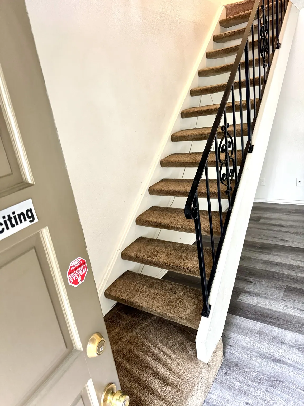 Stairs and entry after Go4Cleaning service