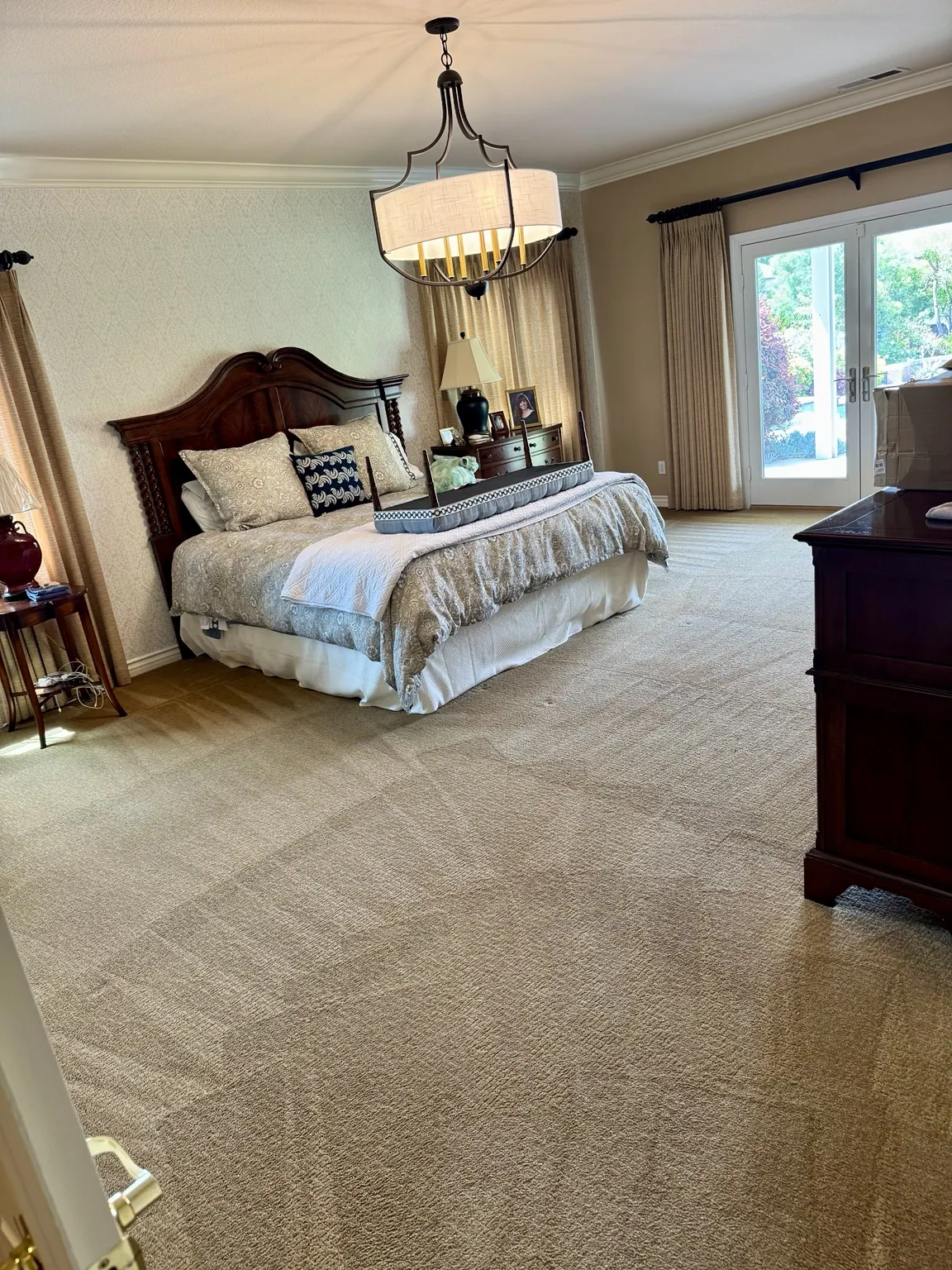 Master bedroom carpet cleaned and groomed